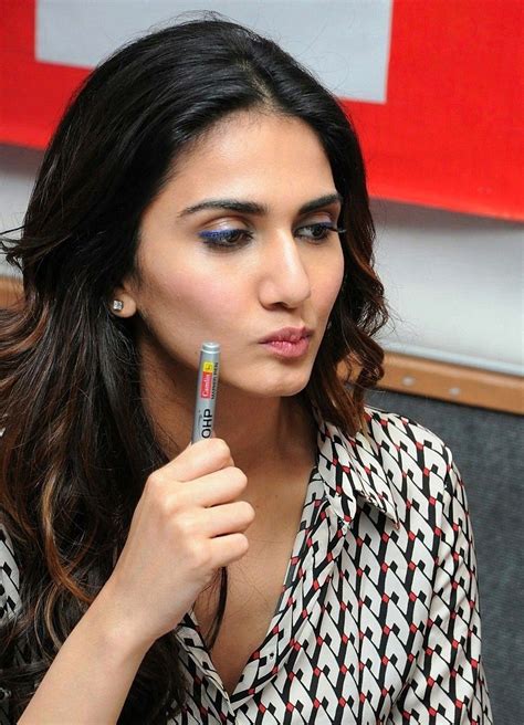 Vaani Kapoor Age, Boyfriend, Family, Biography & More